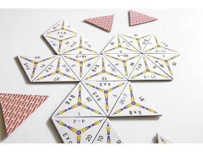 Zoom bild av GAME Tri-dominoes Multiplication and division up to 100