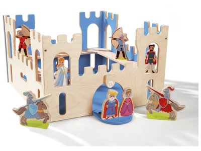 Zoom bild av CASTLE CHEST AND 8 WOODEN FIGURINES