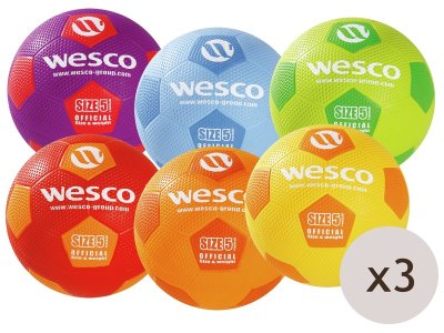 Zoom bild av Ultra soft FOOTBALL MAXI PACKUltra Soft Size 5 FOOTBALLS