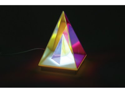 Zoom bild av 3D LIGHT-UP PYRAMID